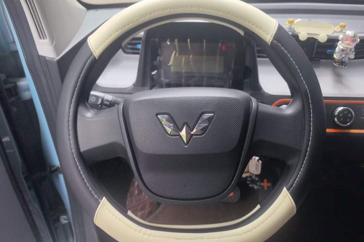 Used Wuling Hongguang MINIEV 2022 Macaron Fashion Model Lithium Iron Phosphate Steering Wheel