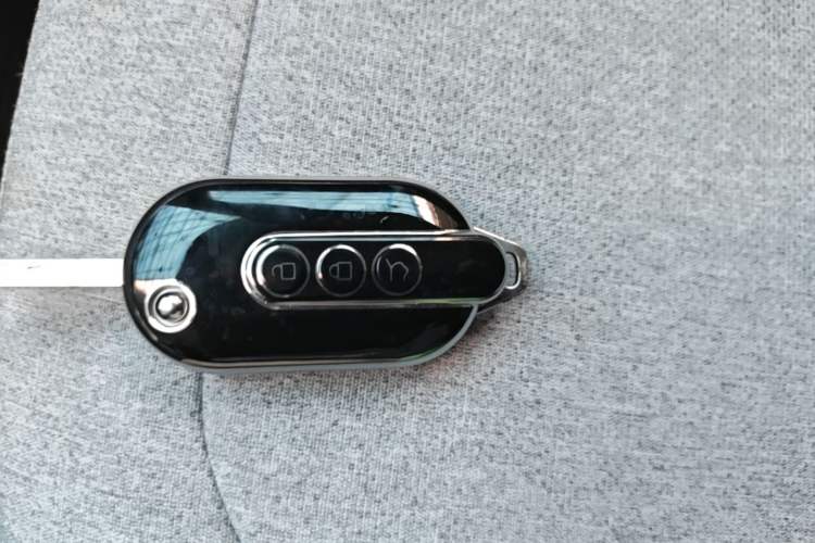 Used Wuling Hongguang MINIEV 2022 Macaron Premium Model – Lithium Iron Phosphate Vehicle Key