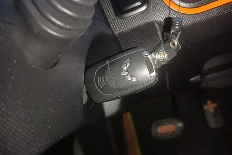 Used Wuling Hongguang MINIEV 2022 Easy Version Lithium Iron Phosphate Vehicle Key