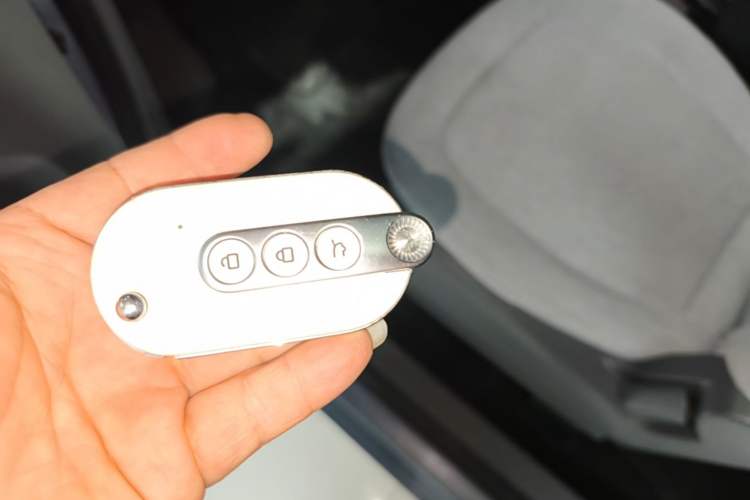 Used Wuling Hongguang MINIEV 2022 Macaron Premium Model – Lithium Iron Phosphate Vehicle Key