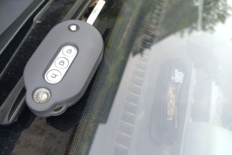 Used Wuling Hongguang MINIEV 2022 Macaron Premium Model – Lithium Iron Phosphate Vehicle Key