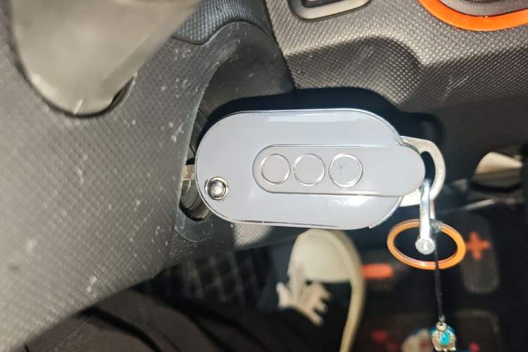 Used Wuling Hongguang MINIEV 2022 Macaron Premium Model – Lithium Iron Phosphate Vehicle Key