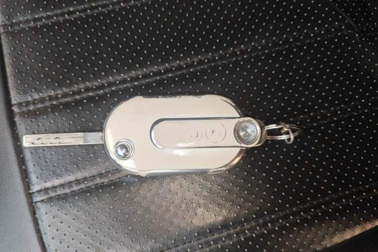Used Wuling Hongguang MINIEV 2022 Macaron Premium Model – Lithium Ternary Battery Vehicle Key