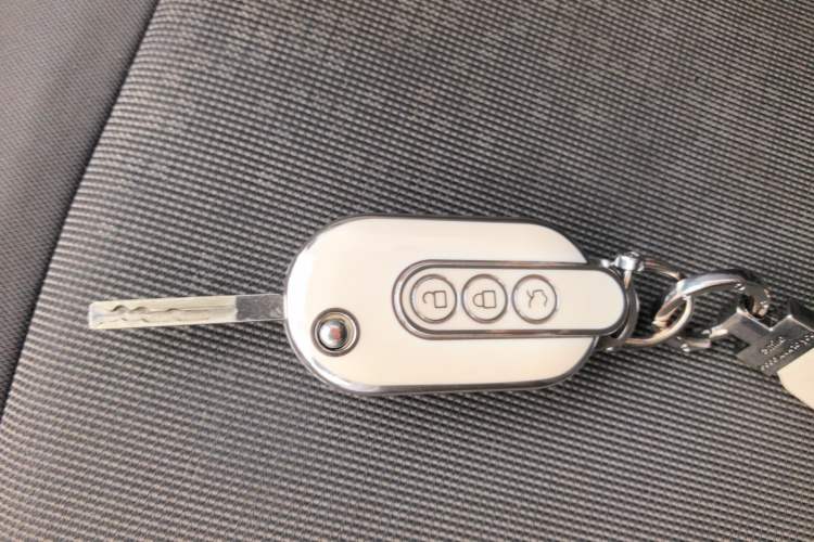 Used Wuling Hongguang MINIEV 2022 Macaron Premium Model – Lithium Iron Phosphate Vehicle Key