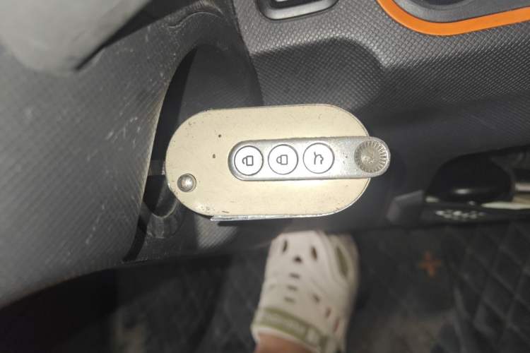 Used Wuling Hongguang MINIEV 2022 Macaron Premium Model – Lithium Iron Phosphate Vehicle Key