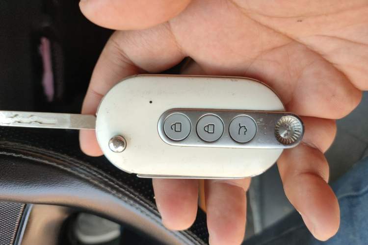 Used Wuling Hongguang MINIEV 2022 Macaron Premium Model – Lithium Iron Phosphate Vehicle Key