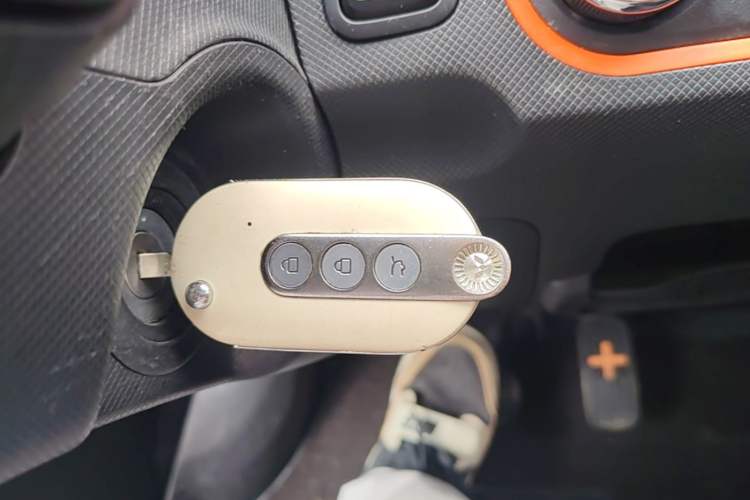 Used Wuling Hongguang MINIEV 2022 Macaron Premium Model – Lithium Iron Phosphate Vehicle Key