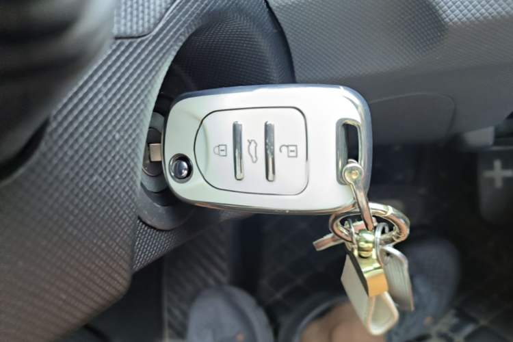 Used Wuling Hongguang MINIEV 2022 Macaron Premium Model – Lithium Ternary Battery Vehicle Key