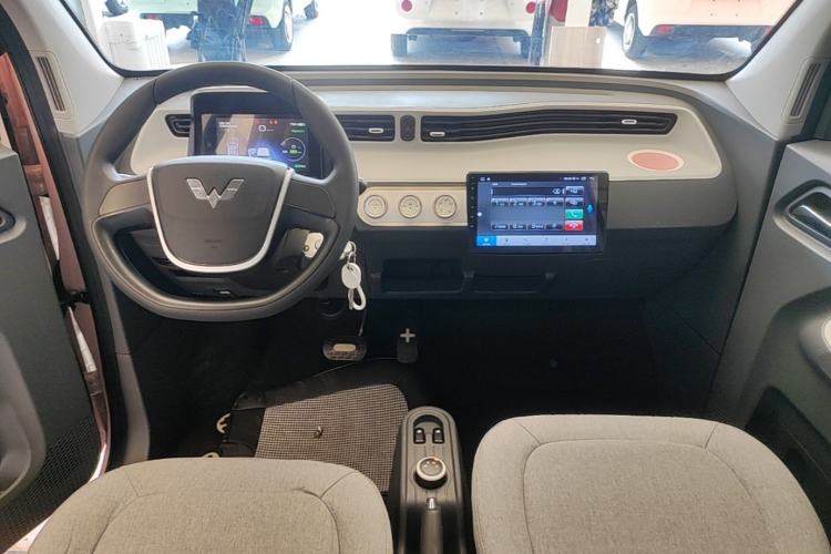 Used Wuling Hongguang MINIEV 2022 Macaron Fashion Model Lithium Iron Phosphate Center Console