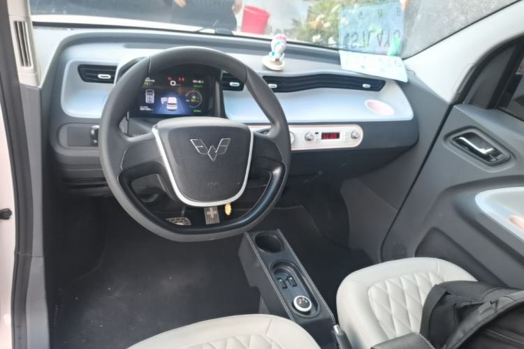 Used Wuling Hongguang MINIEV 2022 Macaron Premium Model – Lithium Iron Phosphate Center Console