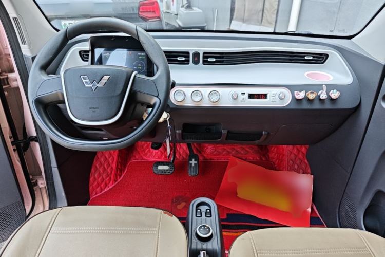 Used Wuling Hongguang MINIEV 2022 Macaron Premium Model – Lithium Iron Phosphate Center Console
