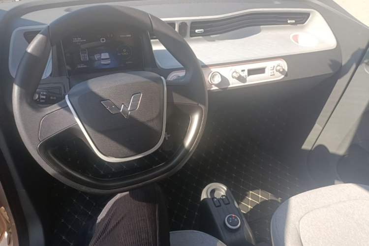 Used Wuling Hongguang MINIEV 2022 Easy Version Lithium Iron Phosphate Center Console