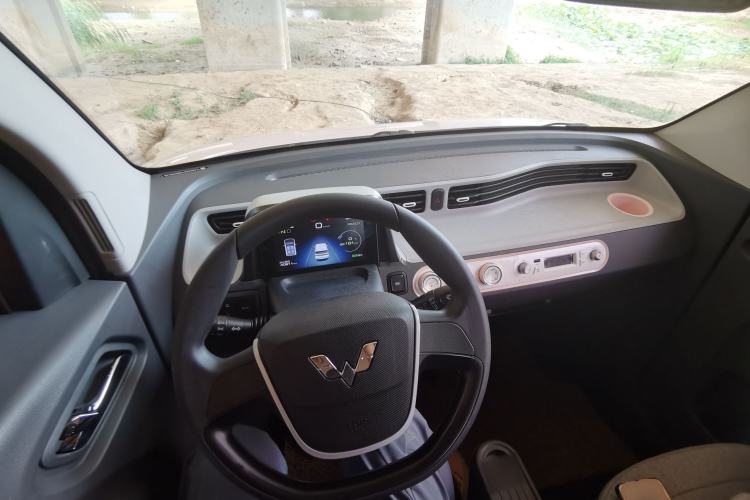 Used Wuling Hongguang MINIEV 2022 Macaron Premium Model – Lithium Ternary Battery Center Console