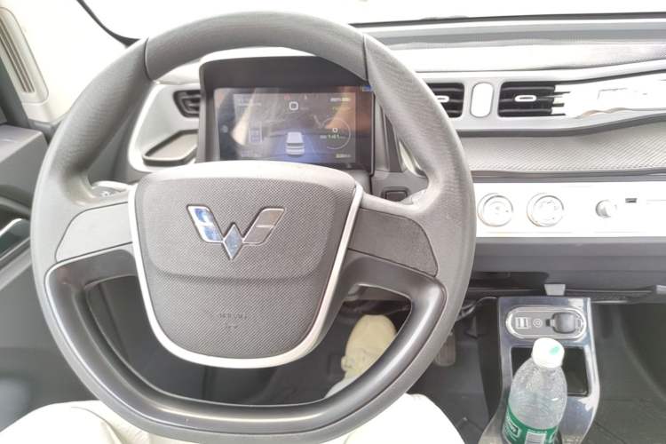 Used Wuling Hongguang MINIEV 2022 Macaron Premium Model – Lithium Iron Phosphate Center Console