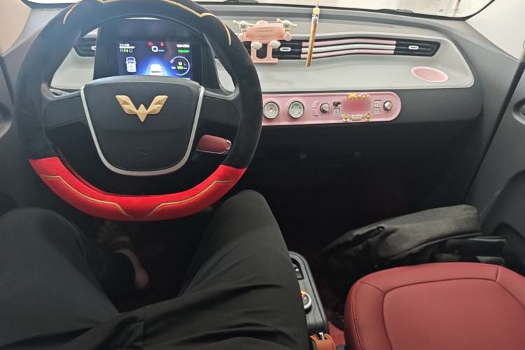 Used Wuling Hongguang MINIEV 2022 Macaron Fashion Model Lithium Iron Phosphate Center Console