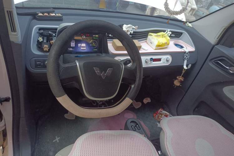 Used Wuling Hongguang MINIEV 2022 Macaron Fashion Model Lithium Iron Phosphate Center Console
