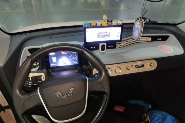 Used Wuling Hongguang MINIEV 2022 Macaron Premium Model – Lithium Iron Phosphate Center Console