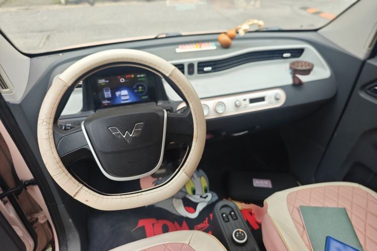 Used Wuling Hongguang MINIEV 2022 Macaron Premium Model – Lithium Iron Phosphate Center Console