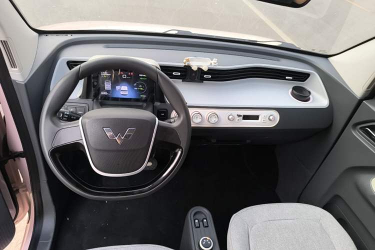 Used Wuling Hongguang MINIEV 2022 Macaron Fashion Model Lithium Iron Phosphate Center Console