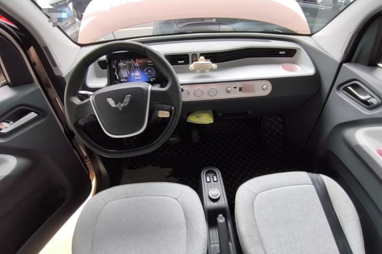 Used Wuling Hongguang MINIEV 2022 Macaron Premium Model – Lithium Ternary Battery Center Console