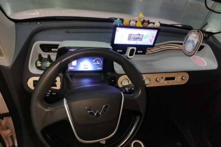 Used Wuling Hongguang MINIEV 2022 Macaron Premium Model – Lithium Iron Phosphate Center Console