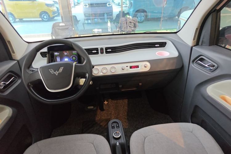 Used Wuling Hongguang MINIEV 2022 Macaron Premium Model – Lithium Iron Phosphate Center Console