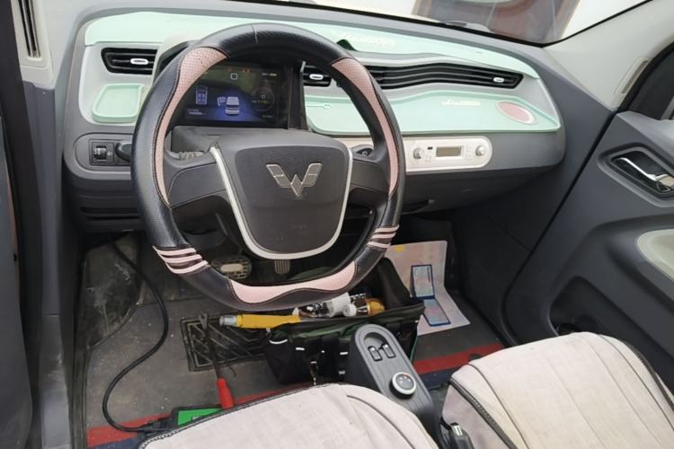 Used Wuling Hongguang MINIEV 2022 Macaron Fashion Model Lithium Iron Phosphate Center Console