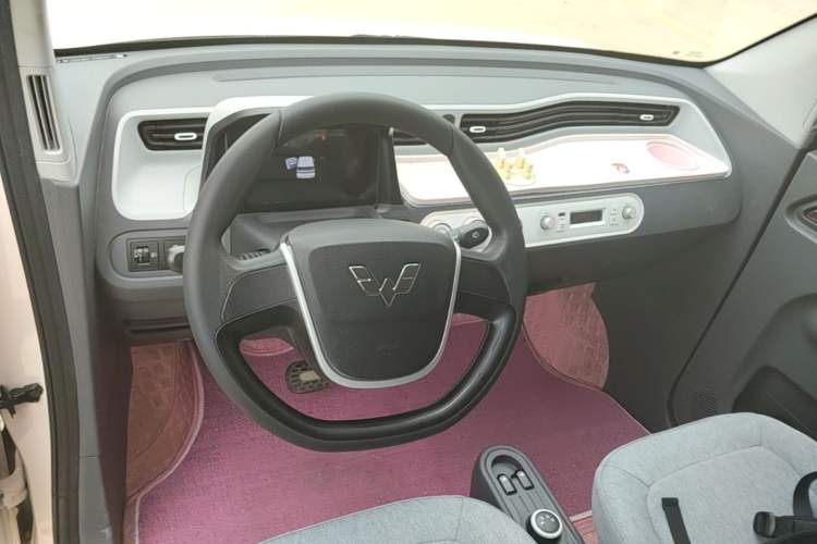 Used Wuling Hongguang MINIEV 2022 Macaron Fashion Model Lithium Iron Phosphate Center Console
