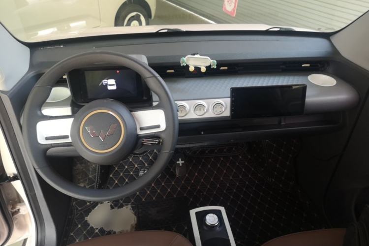 Used Wuling Hongguang MINIEV 2022 GAMEBOY 300km Enthusiast Model with Lithium Iron Phosphate Center Console