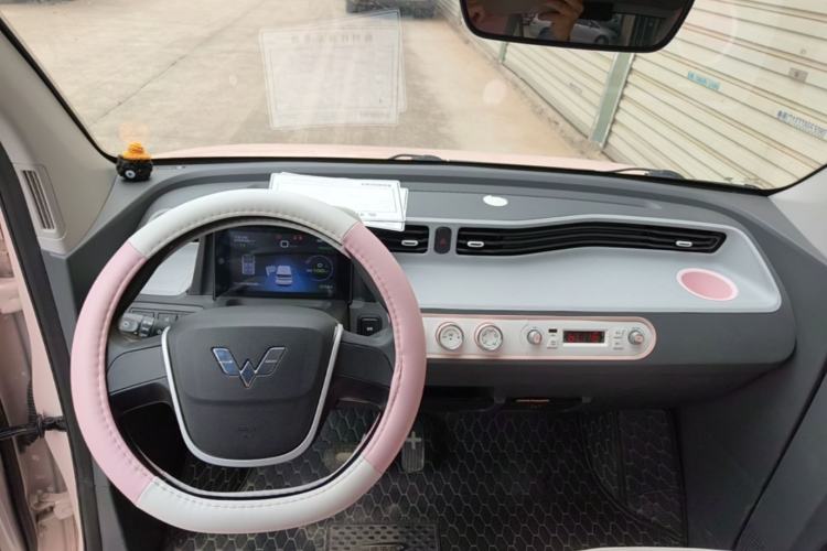 Used Wuling Hongguang MINIEV 2022 Macaron Premium Model – Lithium Iron Phosphate Center Console