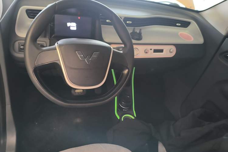 Used Wuling Hongguang MINIEV 2022 Macaron Premium Model – Lithium Ternary Battery Center Console