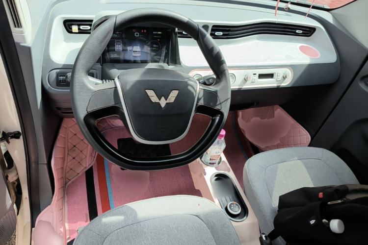Used Wuling Hongguang MINIEV 2022 Macaron Premium Model – Lithium Ternary Battery Center Console
