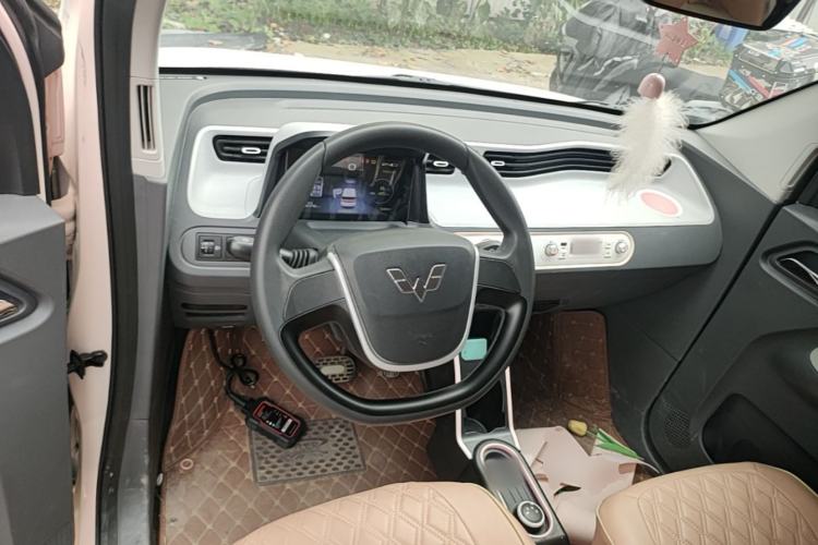 Used Wuling Hongguang MINIEV 2022 Macaron Premium Model – Lithium Iron Phosphate Center Console
