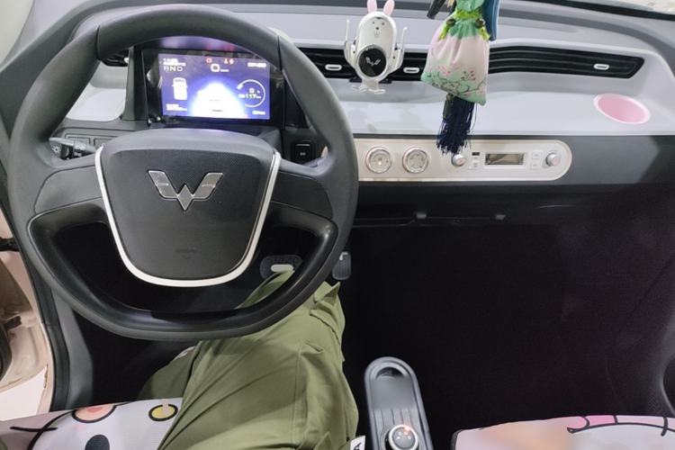 Used Wuling Hongguang MINIEV 2022 Macaron Fashion Model Lithium Iron Phosphate Center Console