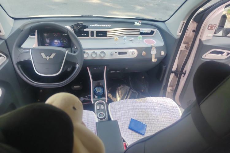 Used Wuling Hongguang MINIEV 2022 Macaron Fashion Model Lithium Iron Phosphate Center Console