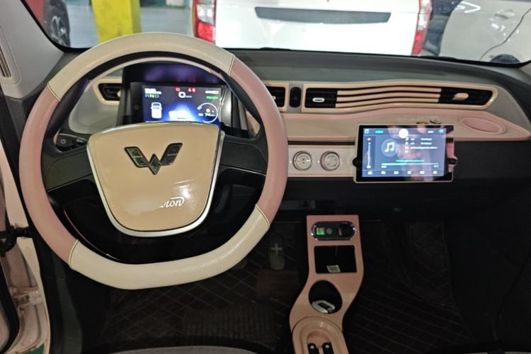 Used Wuling Hongguang MINIEV 2022 Macaron Premium Model – Lithium Iron Phosphate Center Console