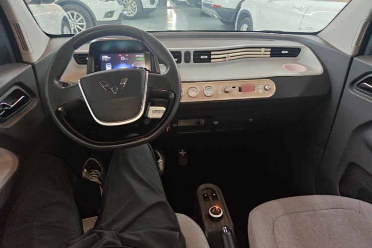Used Wuling Hongguang MINIEV 2022 Macaron Premium Model – Lithium Ternary Battery Center Console