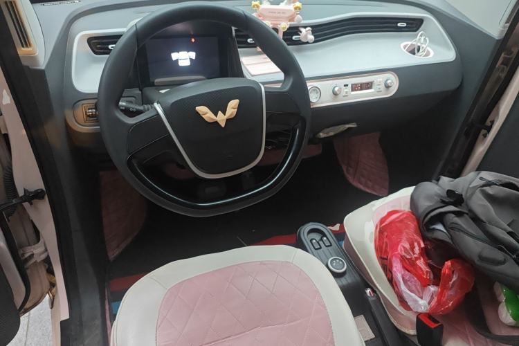 Used Wuling Hongguang MINIEV 2022 Macaron Premium Model – Lithium Iron Phosphate Center Console