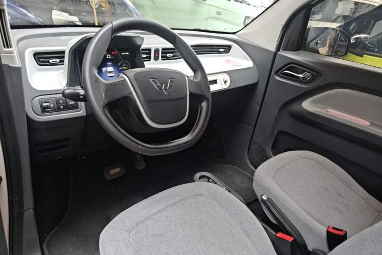 Used Wuling Hongguang MINIEV 2022 Macaron Premium Model – Lithium Iron Phosphate Center Console