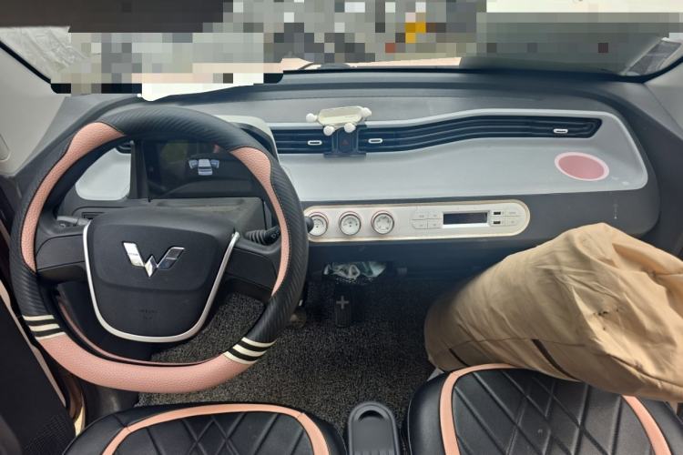 Used Wuling Hongguang MINIEV 2022 Macaron Premium Model – Lithium Iron Phosphate Center Console