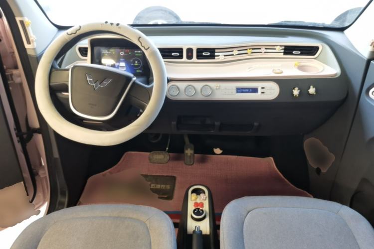 Used Wuling Hongguang MINIEV 2022 Macaron Premium Model – Lithium Iron Phosphate Center Console
