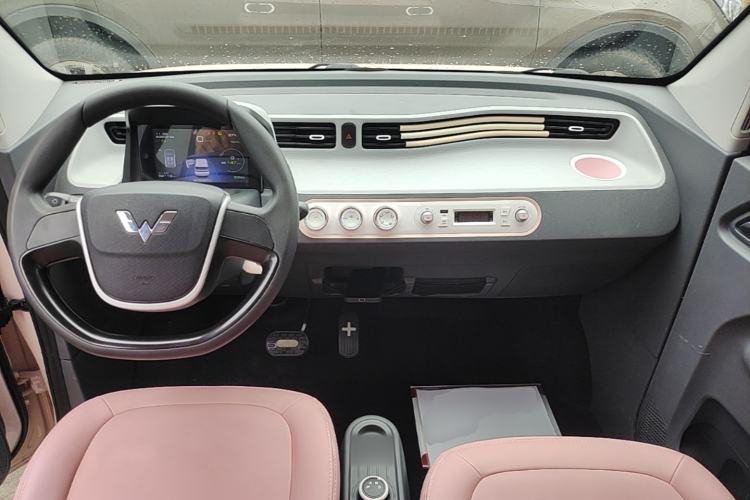 Used Wuling Hongguang MINIEV 2022 Macaron Premium Model – Lithium Iron Phosphate Center Console
