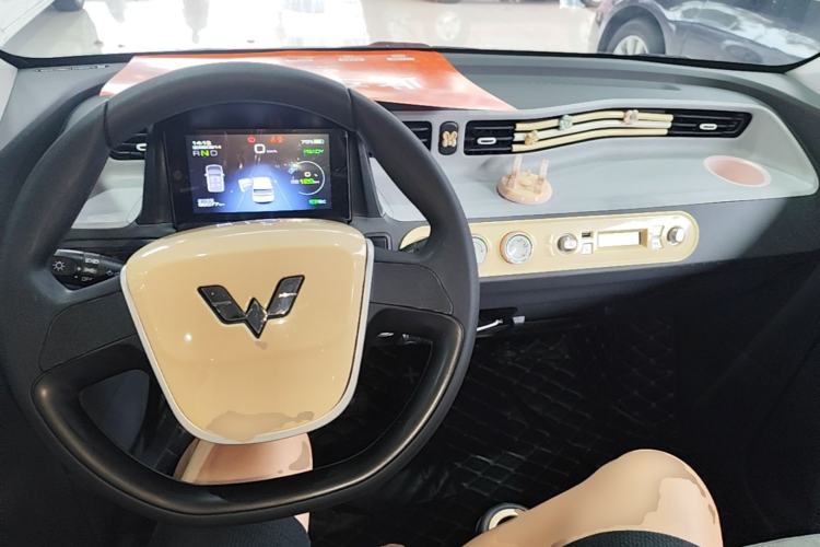 Used Wuling Hongguang MINIEV 2022 Macaron Premium Model – Lithium Iron Phosphate Center Console