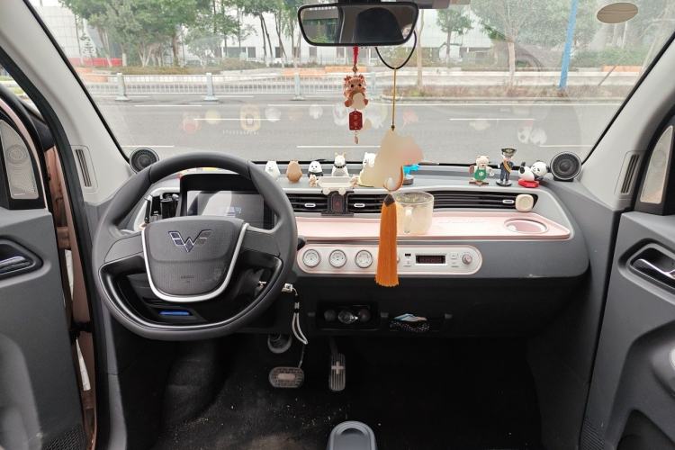 Used Wuling Hongguang MINIEV 2022 Macaron Premium Model – Lithium Ternary Battery Center Console