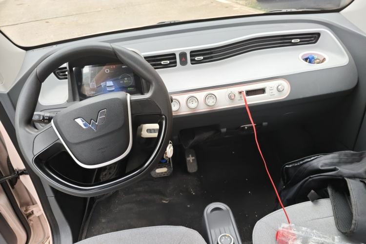 Used Wuling Hongguang MINIEV 2022 Macaron Fashion Model Lithium Iron Phosphate Center Console
