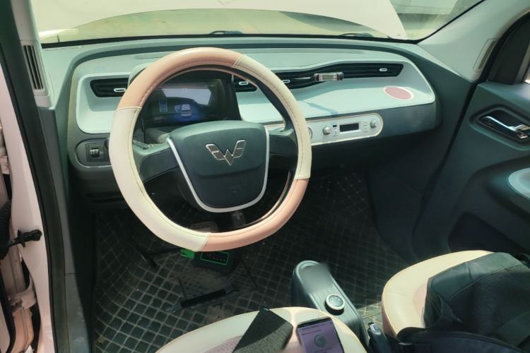 Used Wuling Hongguang MINIEV 2022 Macaron Premium Model – Lithium Iron Phosphate Center Console