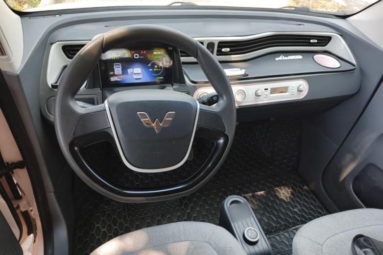 Used Wuling Hongguang MINIEV 2022 Macaron Premium Model – Lithium Iron Phosphate Center Console