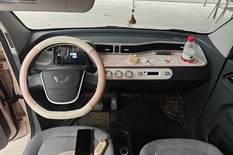 Used Wuling Hongguang MINIEV 2022 Macaron Premium Model – Lithium Iron Phosphate Center Console