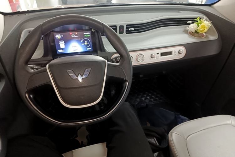 Used Wuling Hongguang MINIEV 2022 Macaron Fashion Model Lithium Iron Phosphate Center Console