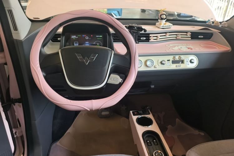 Used Wuling Hongguang MINIEV 2022 Macaron Premium Model – Lithium Iron Phosphate Center Console